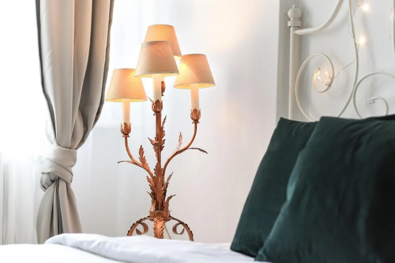 Stay In Style: Central 1Br With Vintage Touches And Balcony Bucharest 0*,
