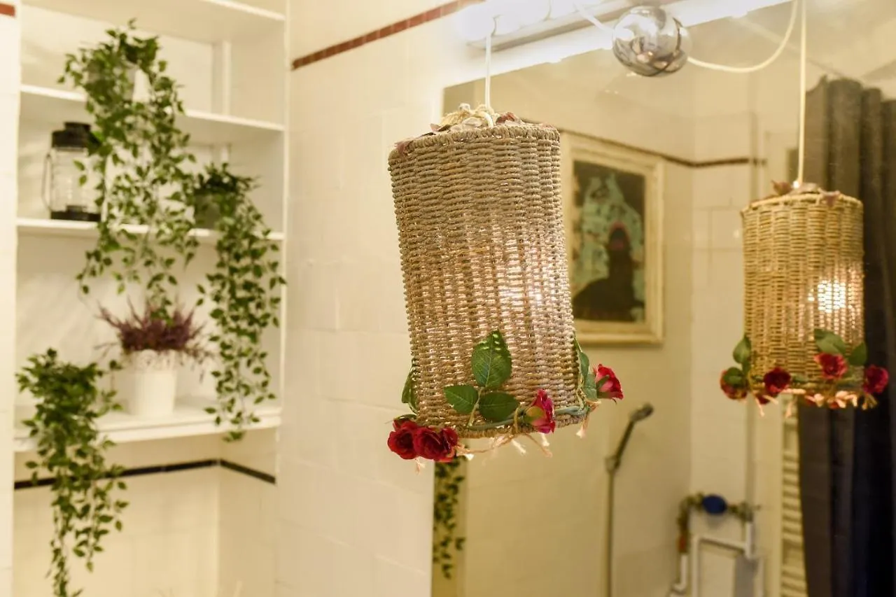 Stay In Style: Central 1Br With Vintage Touches And Balcony Bucharest Apartment