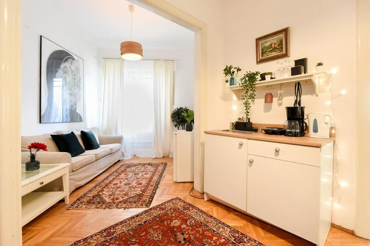 Stay In Style: Central 1Br With Vintage Touches And Balcony Bucharest