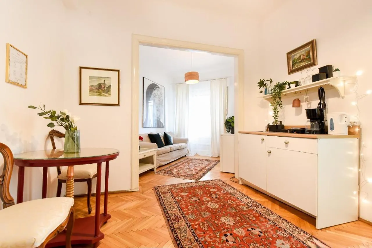 Stay In Style: Central 1Br With Vintage Touches And Balcony Bucharest 0*,  Romania