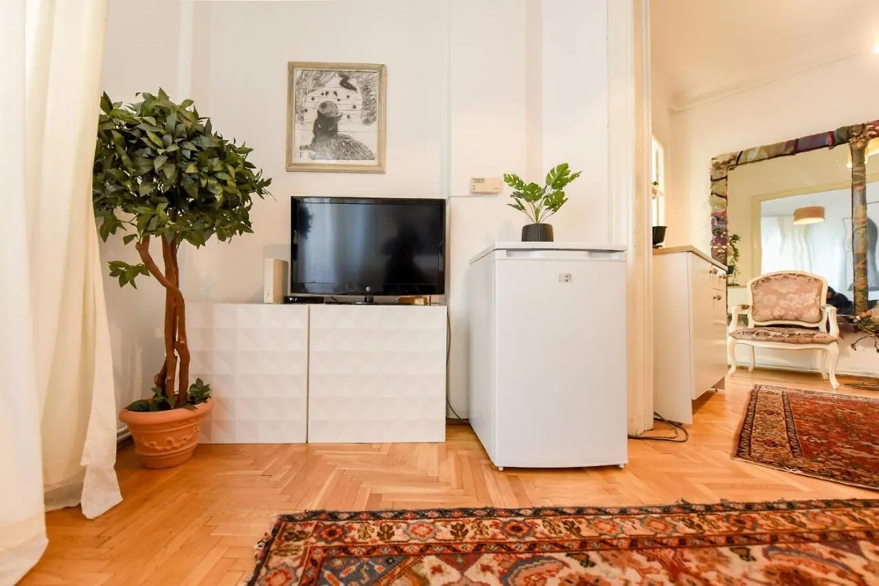 Apartment Stay In Style: Central 1Br With Vintage Touches And Balcony Bucharest