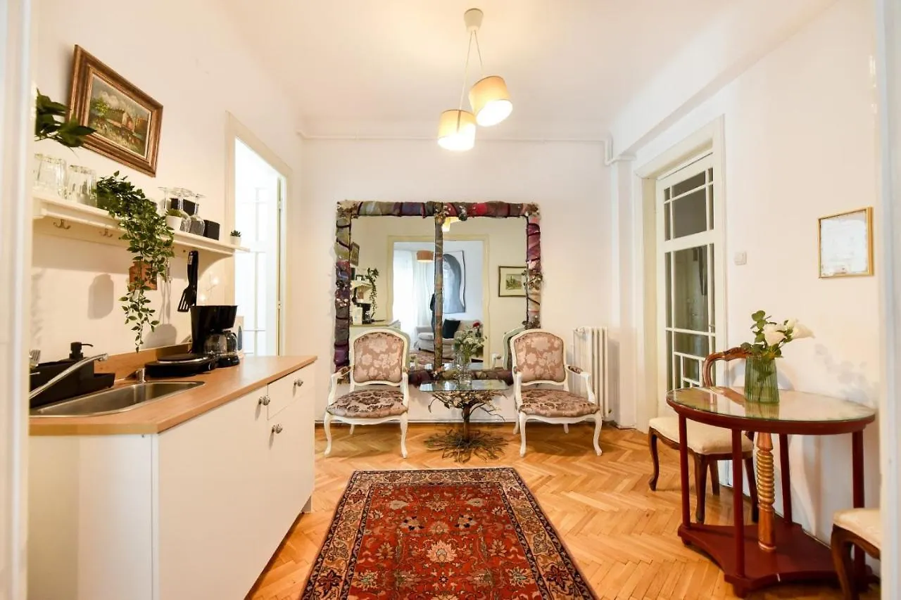Apartment Stay In Style: Central 1Br With Vintage Touches And Balcony Bucharest Romania