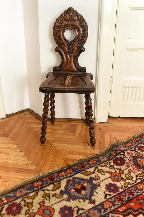 Stay In Style: Central 1Br With Vintage Touches And Balcony Bucharest Apartment