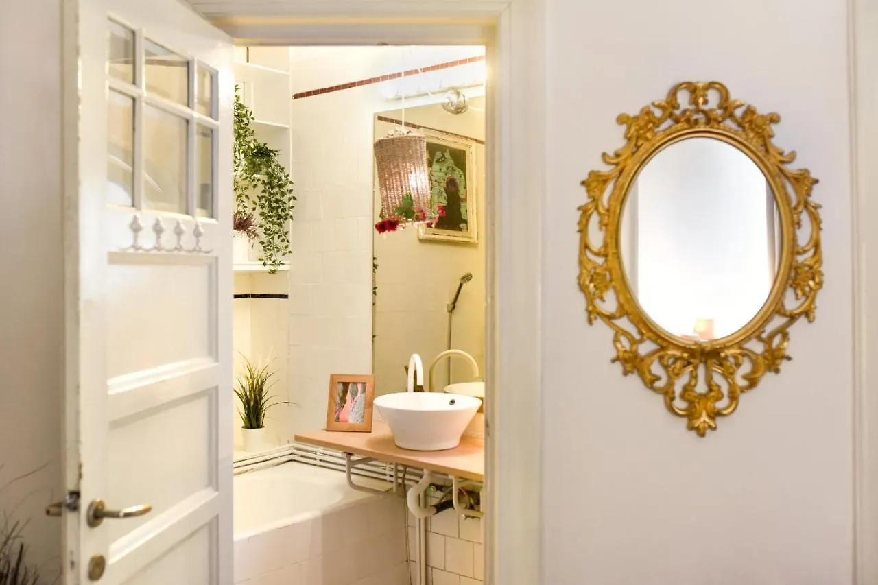 Stay In Style: Central 1Br With Vintage Touches And Balcony Bucharest 0*,  Romania