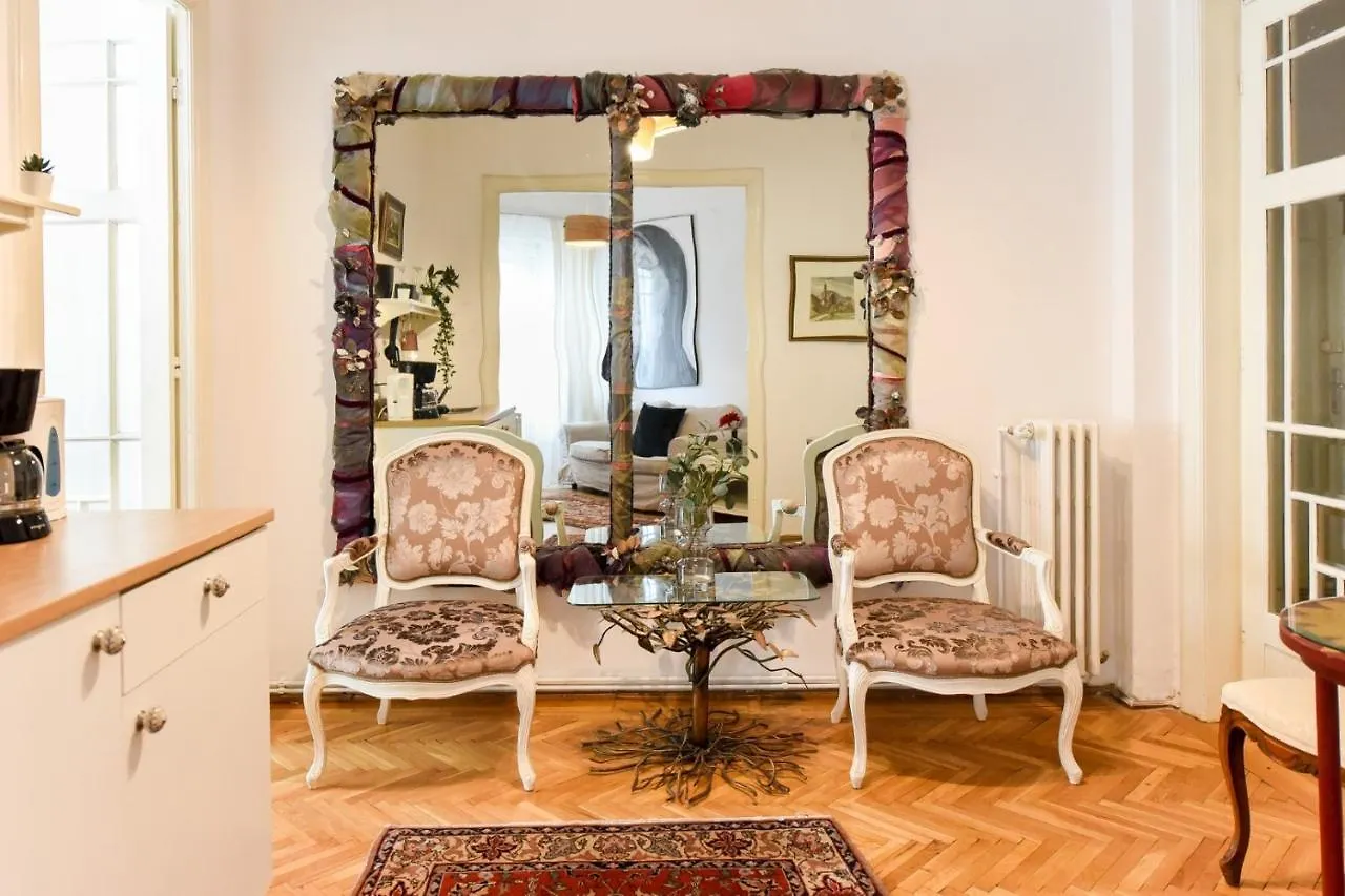 Stay In Style: Central 1Br With Vintage Touches And Balcony Bucharest Apartment