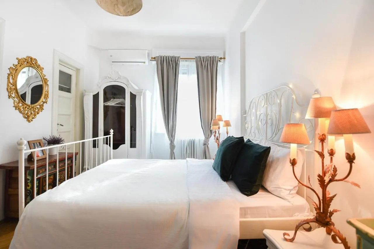Stay In Style: Central 1Br With Vintage Touches And Balcony Bucharest 0*,  Romania