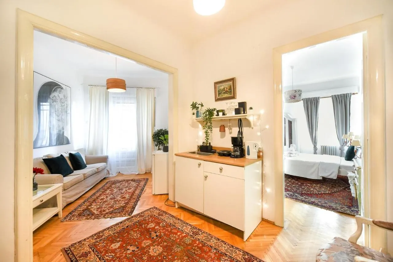 Stay In Style: Central 1Br With Vintage Touches And Balcony Bucharest