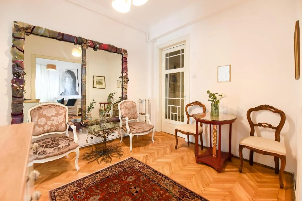 Stay In Style: Central 1Br With Vintage Touches And Balcony Bucharest 0*,  Romania
