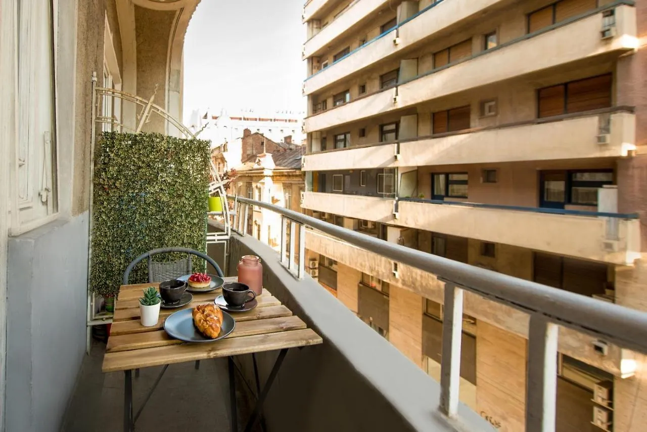 Stay In Style: Central 1Br With Vintage Touches And Balcony Bucharest Romania