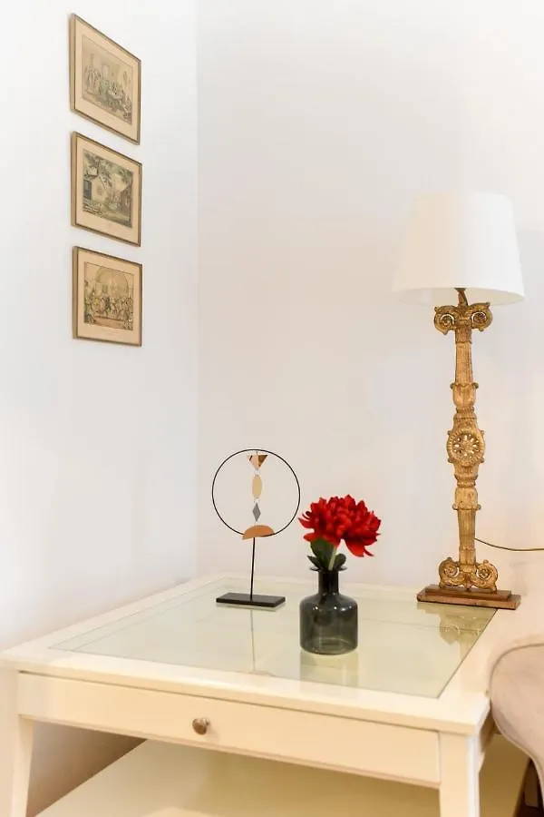 Apartment Stay In Style: Central 1Br With Vintage Touches And Balcony Bucharest Romania